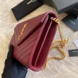 Clarinetto in pelle martellata YSL Saint Laurent con busta con catena a busta