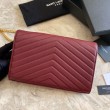 Clarinetto in pelle martellata YSL Saint Laurent con busta con catena a busta