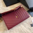 Clarinetto in pelle martellata YSL Saint Laurent con busta con catena a busta
