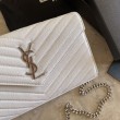 Portafoglio a catena busta con monogramma YSL Saint Laurent in pelle martellata bianco