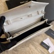 Portafoglio a catena busta con monogramma YSL Saint Laurent in pelle martellata bianco