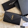 Portafoglio con catena YSL Saint Laurent con busta a catena in pelle martellata Hardware nero oro