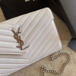 Portafoglio a catena busta con monogramma YSL Saint Laurent in pelle martellata bianco Dupe Perfetta Cloni Firmate Portafoglio a catena busta con monogramma YSL Saint Laurent in pelle martellata bianco imitazioni