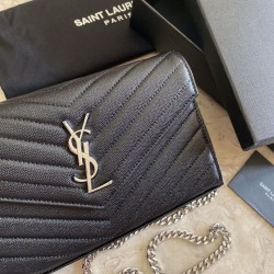 Imitazione Portafoglio con catena YSL Saint Laurent con busta a catena in pelle martellata nero argento hardware Dupe Perfetta Cloni Firmate Imitazione Portafoglio con catena YSL Saint Laurent con busta a catena in pelle martellata nero argento hardware imitazioni
