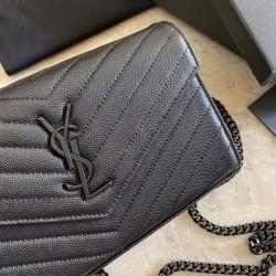 Portafoglio con catena YSL Saint Laurent con busta a catena in pelle martellata nera nera hardware Dupe Perfetta Cloni Firmate Portafoglio con catena YSL Saint Laurent con busta a catena in pelle martellata nera nera hardware imitazioni