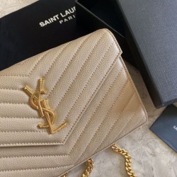 Portafoglio con catena YSL Saint Laurent con busta a catena in pelle martellata color albicocca Dupe Perfetta Cloni Firmate Portafoglio con catena YSL Saint Laurent con busta a catena in pelle martellata color albicocca imitazioni