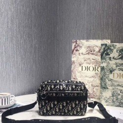 Borse Replica a tracolla obliqua Christian Dior Safari Dior Blu scuro Dupe Perfetta Cloni Firmate Borse Replica a tracolla obliqua Christian Dior Safari Dior Blu scuro imitazioni