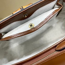 Borsa Replica 1:1 Small Top Handle Con Bamboo 675797 Coffee Borsa Replica 1:1 Small Top Handle Con Bamboo 675797 Coffee