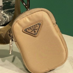 Prada Borsa a spalla imbottita in nylon 1BC151 Prada Borsa a spalla imbottita in nylon 1BC151