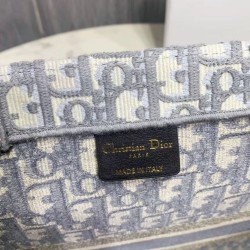 Tote libro Christian Dior con ricamo obliquo Dior grigio Dupe Perfetta Cloni Firmate Tote libro Christian Dior con ricamo obliquo Dior grigio imitazioni