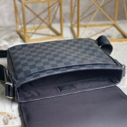 Borsa Louis Vuitton District PM Damier Grafite N42710 Borsa Louis Vuitton District PM Damier Grafite N42710