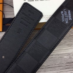 Cintura reversibile Louis Vuitton con iniziali Louis Vuitton da 40 mm nera Cintura reversibile Louis Vuitton con iniziali Louis Vuitton da 40 mm nera