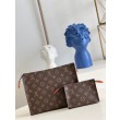 Borsa da toilette LV su catena in tela monogramma M81412