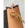 Borsa da toilette LV su catena in tela monogramma M81412