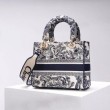 Borsa Dior Medium Lady D-Lite Toile de Jouy Ricamo Blu