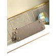 Borsa LV Capucines MM con manico in pitone N92802