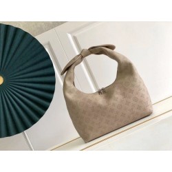 Replica Perfetta LV Why Knot MM in pelle Mahina M20787