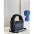 Borsa LV Why Knot PM Mahina Leather M20703