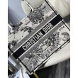 Borse Firmate Replica tote media Dior Book Toile de Jouy Zodiac ricamo bianco