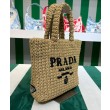 Bora Pari all'originale replica tote Prada piccola in rafia Albicocca