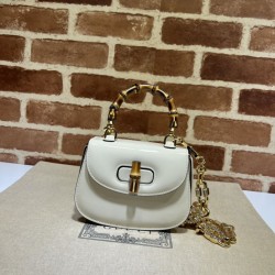 Dettagli perfetti Borse Replica Gucci Bamboo 1947 mini con manico superiore 686864 Beige