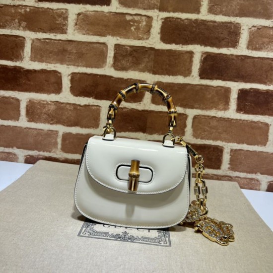 Dettagli perfetti Borse Replica Gucci Bamboo 1947 mini con manico superiore 686864 Beige