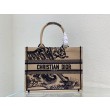 Dior Medium Book Tote Macro Toile de Jouy Bora Pari all'originale replica con ricamo tigre