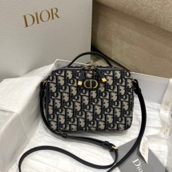 Borse Replica Alta Qualità Dior 30 Montaigne Box Dior Oblique Jacquard Blu Borse Replica Alta Qualità Dior 30 Montaigne Box Dior Oblique Jacquard Blu