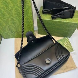 Dettagli perfetti Borsa a tracolla Gucci GG Marmont 734814 nera