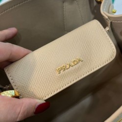 Sito Replica Mini Borsa Prada Doppia In Pelle Saffiano Albicocca imitazioni Miglior Prezzo Mini Borsa Prada Doppia In Pelle Saffiano Albicocca Replica