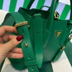 Sito Replica Mini Borsa Prada Doppia In Pelle Saffiano Verde imitazioni Miglior Prezzo Mini Borsa Prada Doppia In Pelle Saffiano Verde Replica