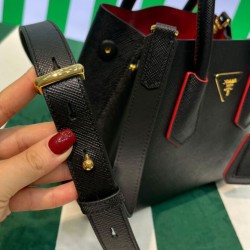 Sito Replica fedele Mini borsa Prada Double in pelle Saffiano nera imitazioni Miglior Prezzo fedele Mini borsa Prada Double in pelle Saffiano nera Replica