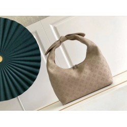 Replica Perfetta Louis Vuitton Why Knot MM in pelle Mahina M20787