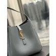 YSL Saint Laurent Le 5 À 7 Cassandre Hobo Secchiello Piccola Borsa Morbida Pelle Liscia Grigia