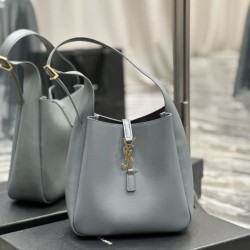 YSL Saint Laurent Le 5 À 7 Cassandre Hobo Secchiello Piccola Borsa Morbida Pelle Liscia Grigia