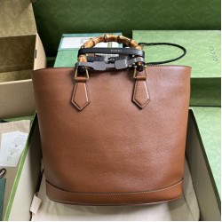 Sito Replica Borsa tote media Gucci Diana 750394 Marrone imitazioni Miglior Prezzo Borsa tote media Gucci Diana 750394 Marrone Replica