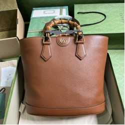 Miglior Prezzo Borsa tote media Gucci Diana 750394 Marrone Replica