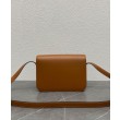 Borsa Celine Classique Cuir Triomphe in pelle di vitello naturale caffè