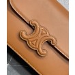 Borsa Celine Classique Cuir Triomphe in pelle di vitello naturale caffè
