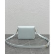 Borsa Celine Teen Triomphe in pelle di vitello lucida blu