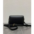 Borsa Celine Teen Triomphe in pelle di vitello lucida nera