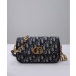 Bora Pari all'originale replica Christian Dior 30 Montaigne Avenue Blu scuro