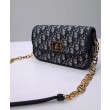 Bora Pari all'originale replica Christian Dior 30 Montaigne Avenue Blu scuro