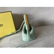 Bora Pari all'originale replica Fendi First Piccola Verde