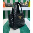 Borsa tote Prada piccola in pelle nappa con impunture 1BG451 nera