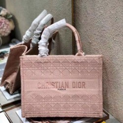 Sito Replica Borsa tote per libri piccola Christian Dior Cannage ricamo rosa imitazioni Miglior Prezzo Borsa tote per libri piccola Christian Dior Cannage ricamo rosa Replica