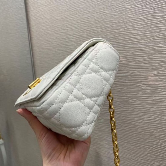 Sito Replica Borsa Caro piccola Christian Dior in pelle di vitello Cannage bianca imitazioni Miglior Prezzo Borsa Caro piccola Christian Dior in pelle di vitello Cannage bianca Replica