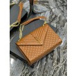 Dettagli perfetti Borsa a busta grande YSL Saint Laurent Mix Matelasse Caramello 31 cm