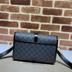 Dettagli perfetti Borsa messenger Gucci GG con Interlocking G 745679 Nera