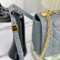 Sito Replica Imitazione Christian Dior Borsa Dior Caro grande azzurro imitazioni Miglior Prezzo Imitazione Christian Dior Borsa Dior Caro grande azzurro Replica